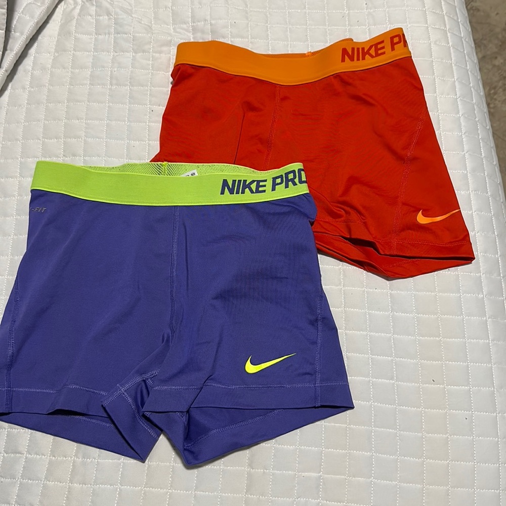 2 pairs of nike pros size small